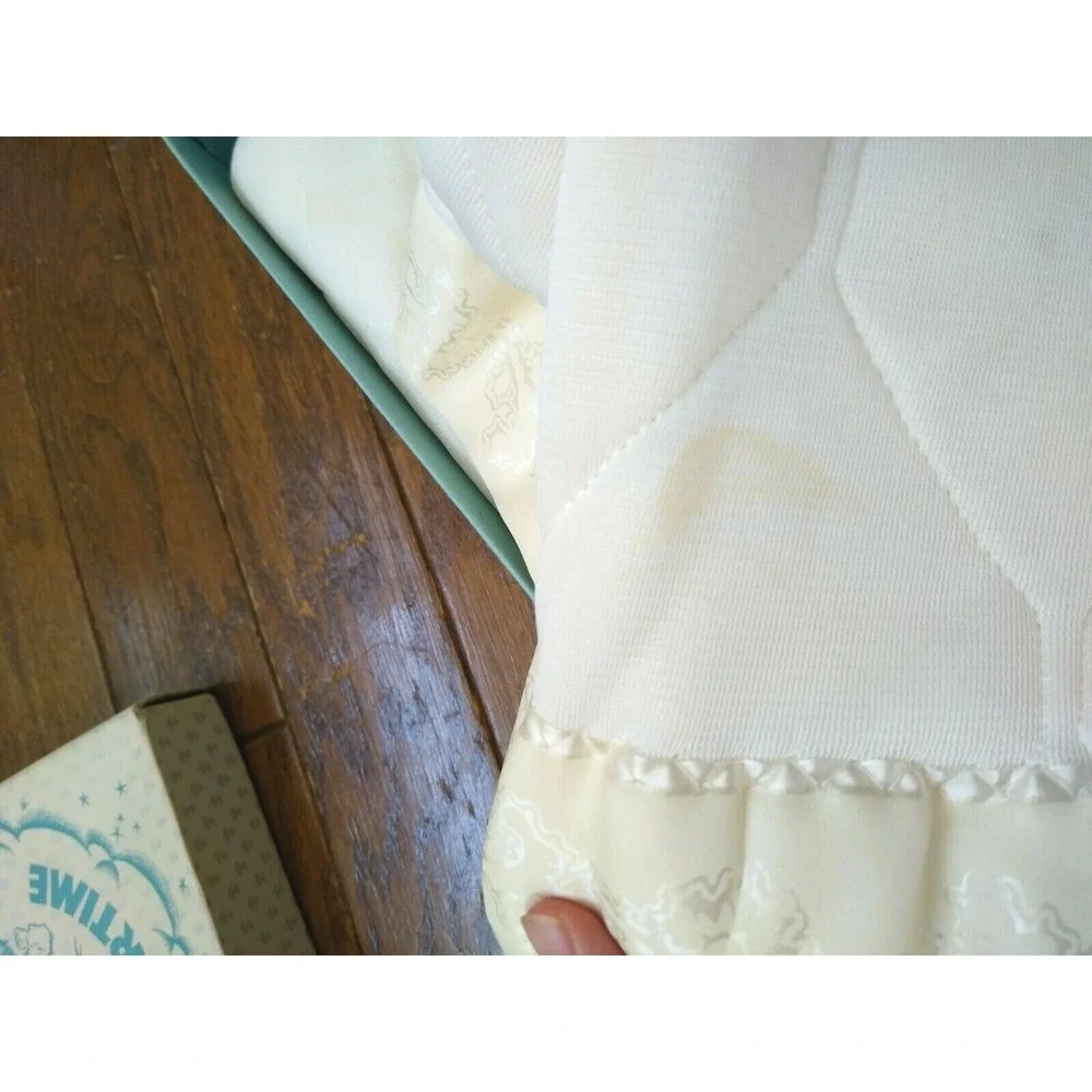 Vintage Slumbertime Off White‎ Cream Acrylic Baby Quilted Blanket 48 x 36 in Box